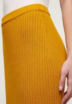 LUISA SPAGNOLI Melitene - Gonna A Tubino - Senape -Vendite Next 038d6aac6a1a4dc3b260763db6fa2919 scaled