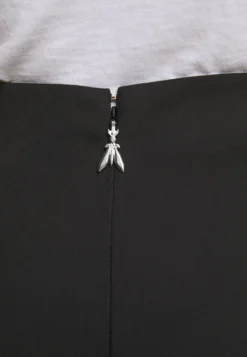 Patrizia Pepe Gonna SkirtGonna A TubinoNero Donna Gonne P1421B05Q-Q11 -Vendite Next 0466921fee1049cc9b6b60dc2ff595f5 scaled