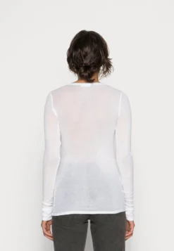 American Vintage Maglietta A Manica LungaBlanc Donna T-shirt E Top AM221D06L-A11 7 American Vintage Maglietta A Manica LungaBlanc Donna T-shirt E Top AM221D06L-A11 -Vendite Next 0866f74b8e5e405eae034d803970f997 scaled