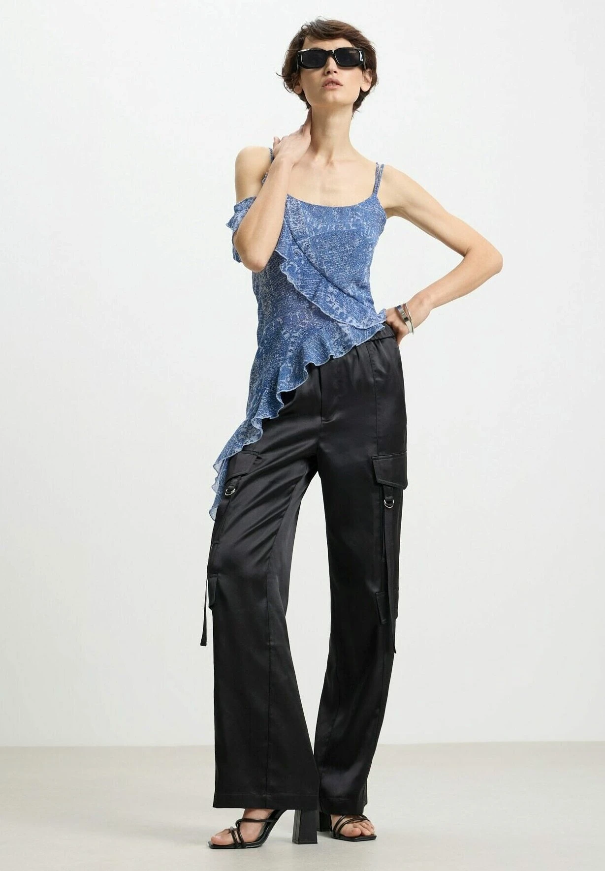 Con LacciPantaloni CargoNero Donna Pantaloni CSM21A01P-Q11 2 Con LacciPantaloni CargoNero Donna Pantaloni CSM21A01P-Q11 - immagine 2