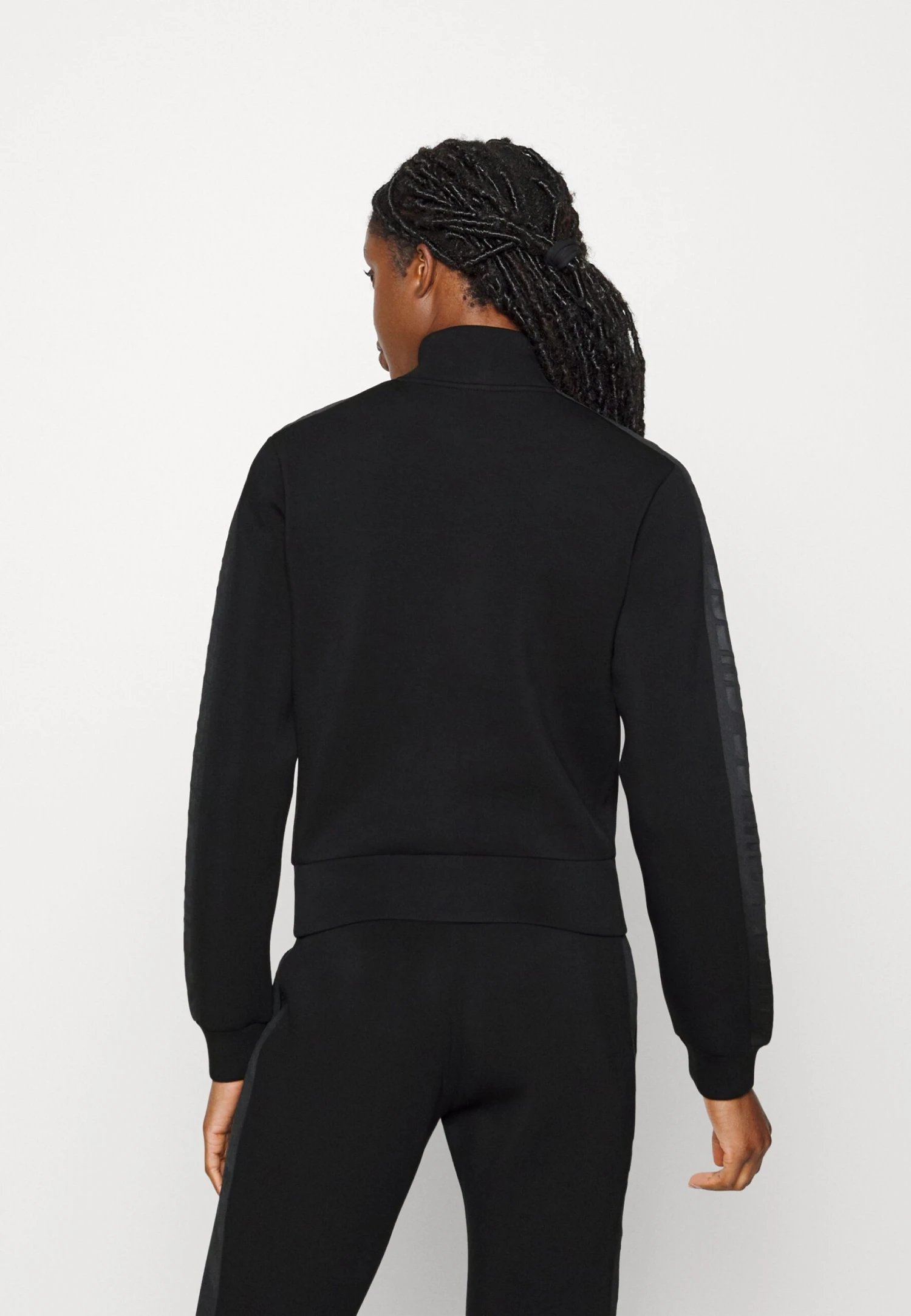 Guess Eco Soft Tech ScubaFelpa Con ZipJet Black Donna Felpe GU141G025-Q11 3 Guess Eco Soft Tech ScubaFelpa Con ZipJet Black Donna Felpe GU141G025-Q11 - immagine 3