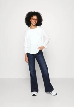 Logo Capsule TeeMaglietta A Manica LungaNew Pink Donna T-shirt E Top GAG21D029-J11 -Vendite Next 0def6b77db764e03baa02c13da565fab