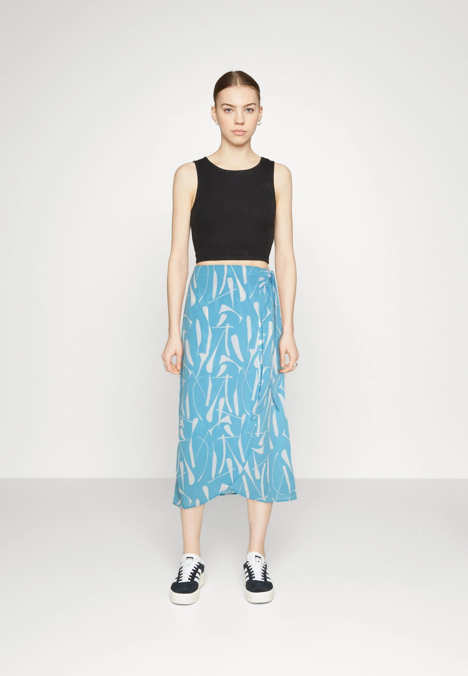 Monki Gonna A PortafoglioBlue/Multi-Coloured Donna Gonne MOQ21B05V-K11 2 Monki Gonna A PortafoglioBlue/Multi-Coloured Donna Gonne MOQ21B05V-K11 - immagine 2