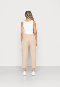 OPUS Madena - Pantaloni - Natural Glaze 7 OPUS Madena - Pantaloni - Natural Glaze -Vendite Next 1152d6f38b364b62a8883e53bb493db5