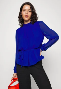 Vila VikarolinaCamicettaMazarine Blue Donna Camicie E Bluse V1021E22F-K11 -Vendite Next 1486bb1ede844bbdb7d8c391a329a01d scaled