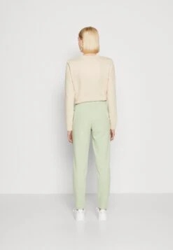 Nike Sportswear Club Pant Pantaloni SportiviHoneydew/White Donna Pantaloni NI121A0KF-M11 8 Nike Sportswear Club Pant Pantaloni SportiviHoneydew/White Donna Pantaloni NI121A0KF-M11 -Vendite Next 172d94f791b143b19e9640921e38ba22
