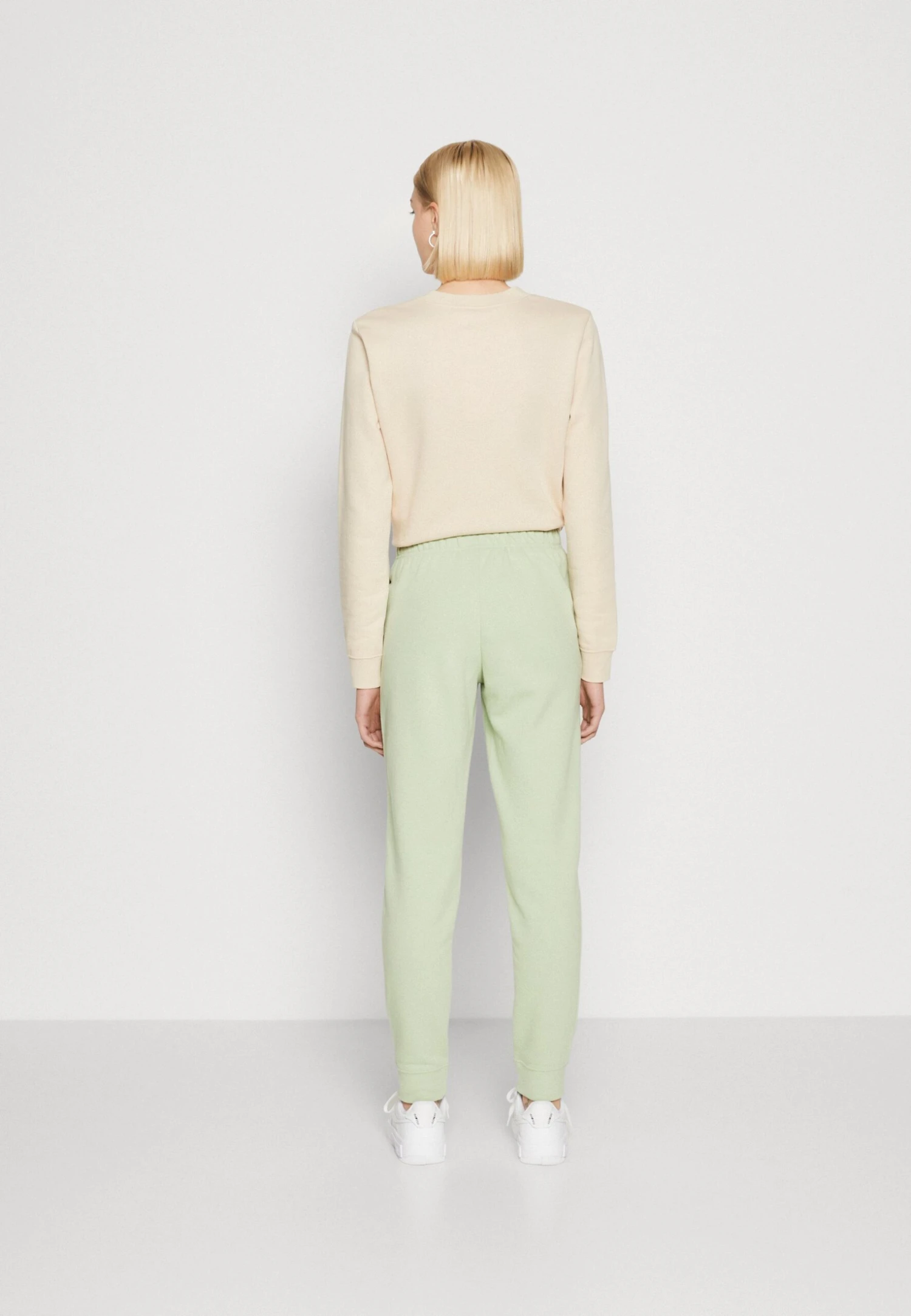 Nike Sportswear Club Pant Pantaloni SportiviHoneydew/White Donna Pantaloni NI121A0KF-M11 3 Nike Sportswear Club Pant Pantaloni SportiviHoneydew/White Donna Pantaloni NI121A0KF-M11 - immagine 3
