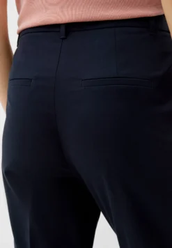 S.Oliver Regular Met Tapered LegChinoNavy Donna Pantaloni SO221A132-K11 12 S.Oliver Regular Met Tapered LegChinoNavy Donna Pantaloni SO221A132-K11 -Vendite Next 19abb6c3cd9e4588b64e36742a8244fa scaled