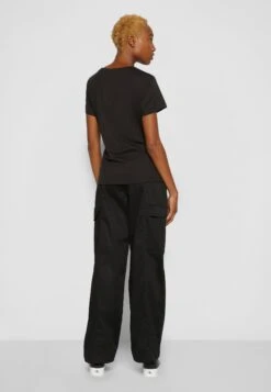 Calvin Klein Jeans Embroidery Slim TeeT-Shirt BasicBlack Donna T-shirt E Top C1821D09C-Q11 8 Calvin Klein Jeans Embroidery Slim TeeT-Shirt BasicBlack Donna T-shirt E Top C1821D09C-Q11 -Vendite Next 19e18512c80c4417b7f6aed315ea1a7b