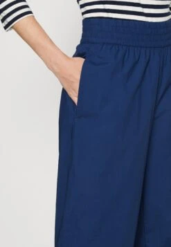 Marc O'Polo DENIM Culottes Elastic Waist Seam Pockets Solid ColPantaloniAdmiral Donna Pantaloni OP521A03V-K11 9 Marc O'Polo DENIM Culottes Elastic Waist Seam Pockets Solid ColPantaloniAdmiral Donna Pantaloni OP521A03V-K11 -Vendite Next 1aac755ef3ea446a9af02039d6c4a565