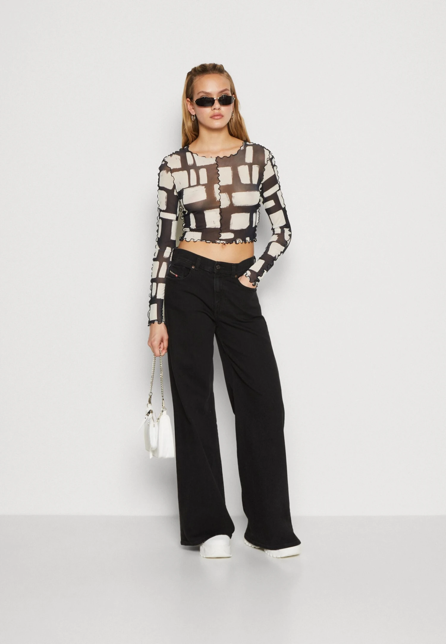 Monki Maglietta A Manica LungaBlack Dark Donna T-shirt E Top MOQ21D09G-Q14 2 Monki Maglietta A Manica LungaBlack Dark Donna T-shirt E Top MOQ21D09G-Q14 - immagine 2