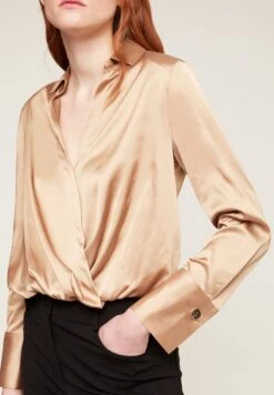 Con CollettoCamicettaBeige Donna Camicie E Bluse MOW21E0BO-B11 5 Con CollettoCamicettaBeige Donna Camicie E Bluse MOW21E0BO-B11 -Vendite Next 1b90ba3ff9e14136bd8b28fa513dafdb