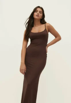 Stradivarius Fitted- Vestito Lungo - Brown -Vendite Next 1fa5f95603cc412fb498886f3a628118