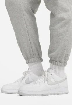 Nike Sportswear Club PantPantaloni SportiviDark Grey Heather White Donna Pantaloni NI121A0KL-C11 -Vendite Next 2151980532c5401a8cb383278780a2f4 scaled