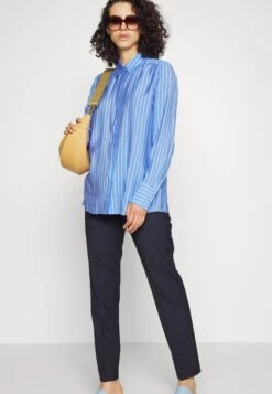 Tiger Of Sweden CrioPantaloniNavy Blue Donna Pantaloni TI521A058-K11 -Vendite Next 22e0365a73884af887559dea570234d3