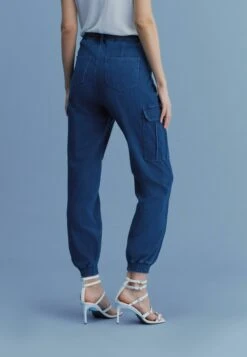 Next JoggersPantaloni CargoDark Blue Donna Pantaloni NX321N0KZ-K11 7 Next JoggersPantaloni CargoDark Blue Donna Pantaloni NX321N0KZ-K11 -Vendite Next 2689e0f310a149368fa6cffa6716aea0