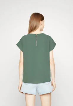 Vero Moda VmingeCamicettaDark Forest Donna Camicie E Bluse VE121E3D6-M11 8 Vero Moda VmingeCamicettaDark Forest Donna Camicie E Bluse VE121E3D6-M11 -Vendite Next 28b8e12d4c784acfa9d326bcc5a98cfd scaled