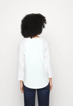 Logo Capsule TeeMaglietta A Manica LungaNew Pink Donna T-shirt E Top GAG21D029-J11 7 Logo Capsule TeeMaglietta A Manica LungaNew Pink Donna T-shirt E Top GAG21D029-J11 -Vendite Next 2aee11a772e840109e799349ff45d825 scaled