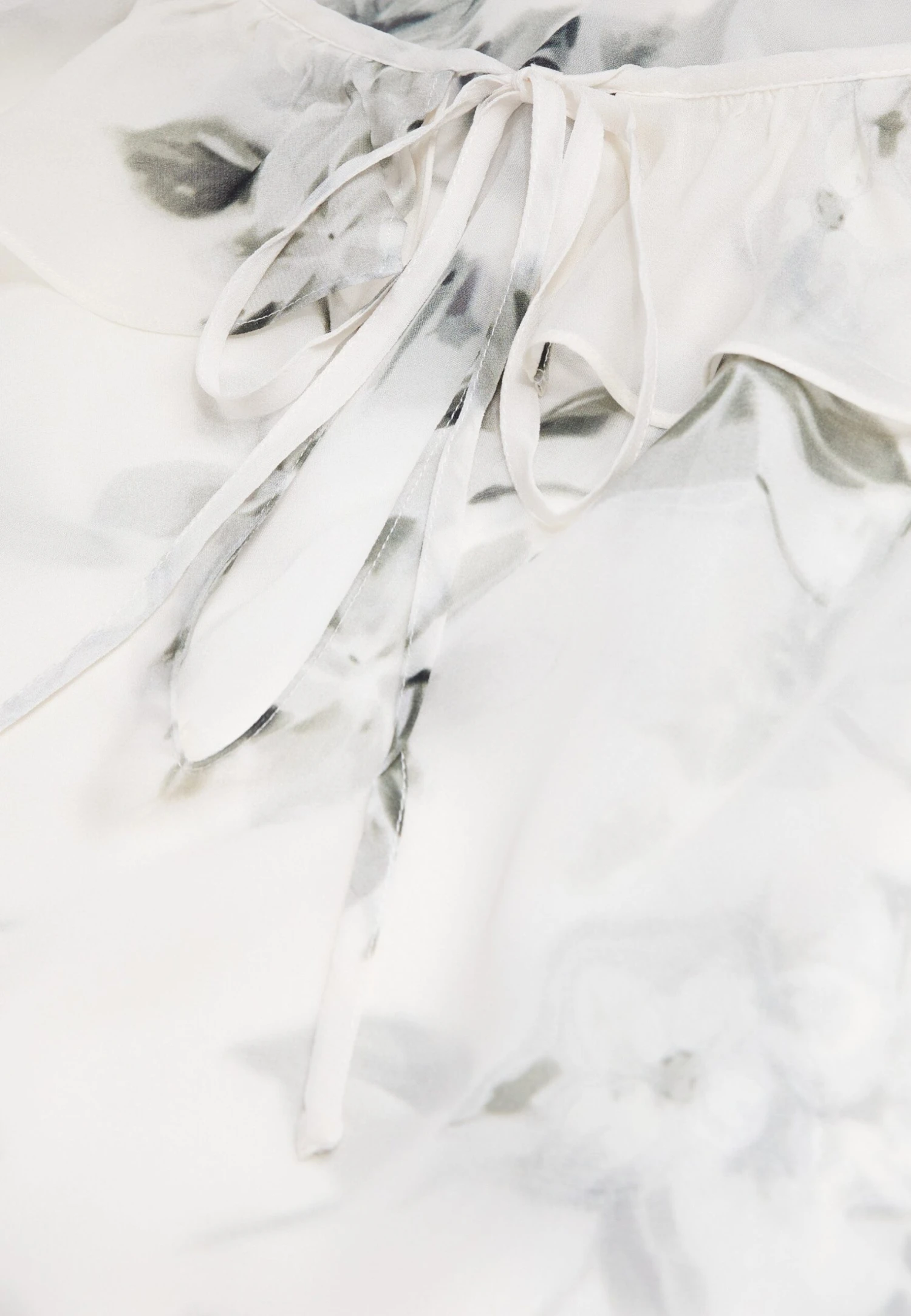 THE KOOPLES Imprimé Décolleté En V CamicettaEcru Donna Camicie E Bluse THA21E0DR-A11 2 THE KOOPLES Imprimé Décolleté En V CamicettaEcru Donna Camicie E Bluse THA21E0DR-A11 - immagine 2