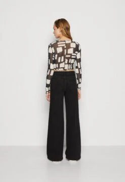 Monki Maglietta A Manica LungaBlack Dark Donna T-shirt E Top MOQ21D09G-Q14 8 Monki Maglietta A Manica LungaBlack Dark Donna T-shirt E Top MOQ21D09G-Q14 -Vendite Next 2d4f300c10324906b5e408c8aa076fcf