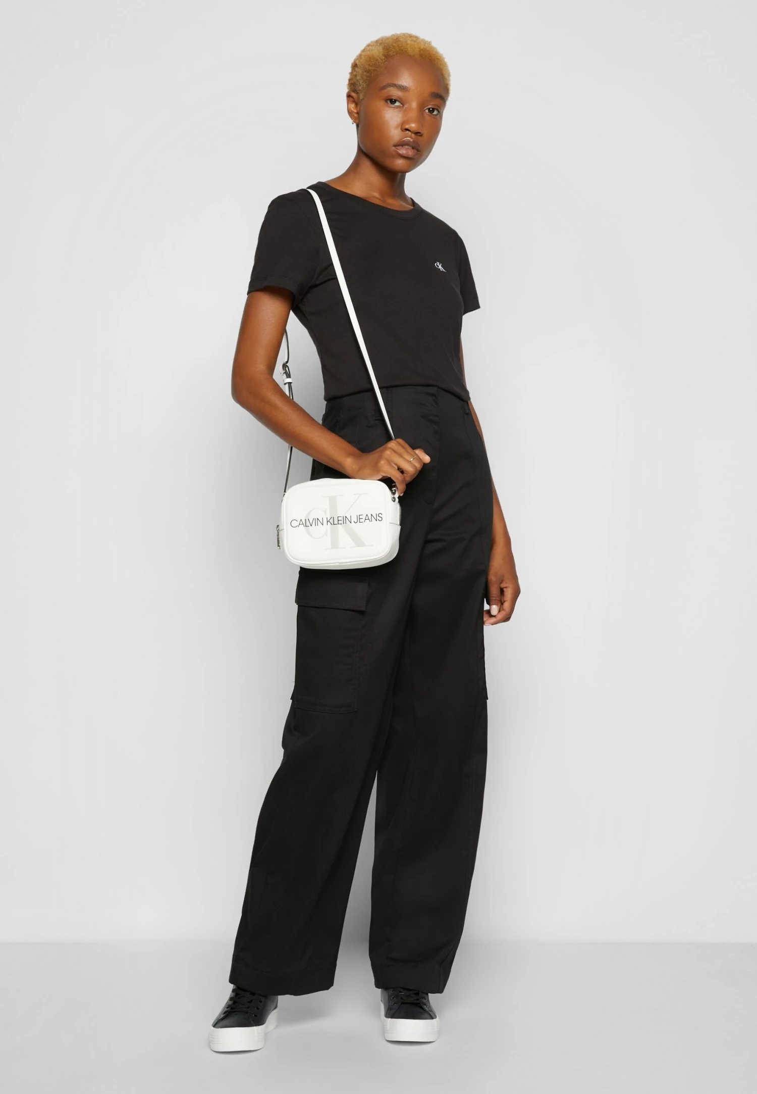 Calvin Klein Jeans Embroidery Slim TeeT-Shirt BasicBlack Donna T-shirt E Top C1821D09C-Q11 2 Calvin Klein Jeans Embroidery Slim TeeT-Shirt BasicBlack Donna T-shirt E Top C1821D09C-Q11 - immagine 2