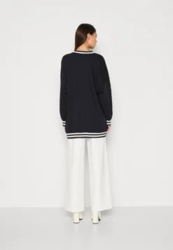 ONLY Onlnia Oversize LongFelpaNight Sky Donna Felpe ON321J0XZ-K11 -Vendite Next 2f6e43c3e39647f7967ca54a35900baf scaled