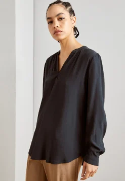 ESPRIT BlouseCamicettaBlack Donna Camicie E Bluse ES121E1SN-Q11 -Vendite Next 2fef15aee13543a6b5e09b07dfe26fb2 scaled