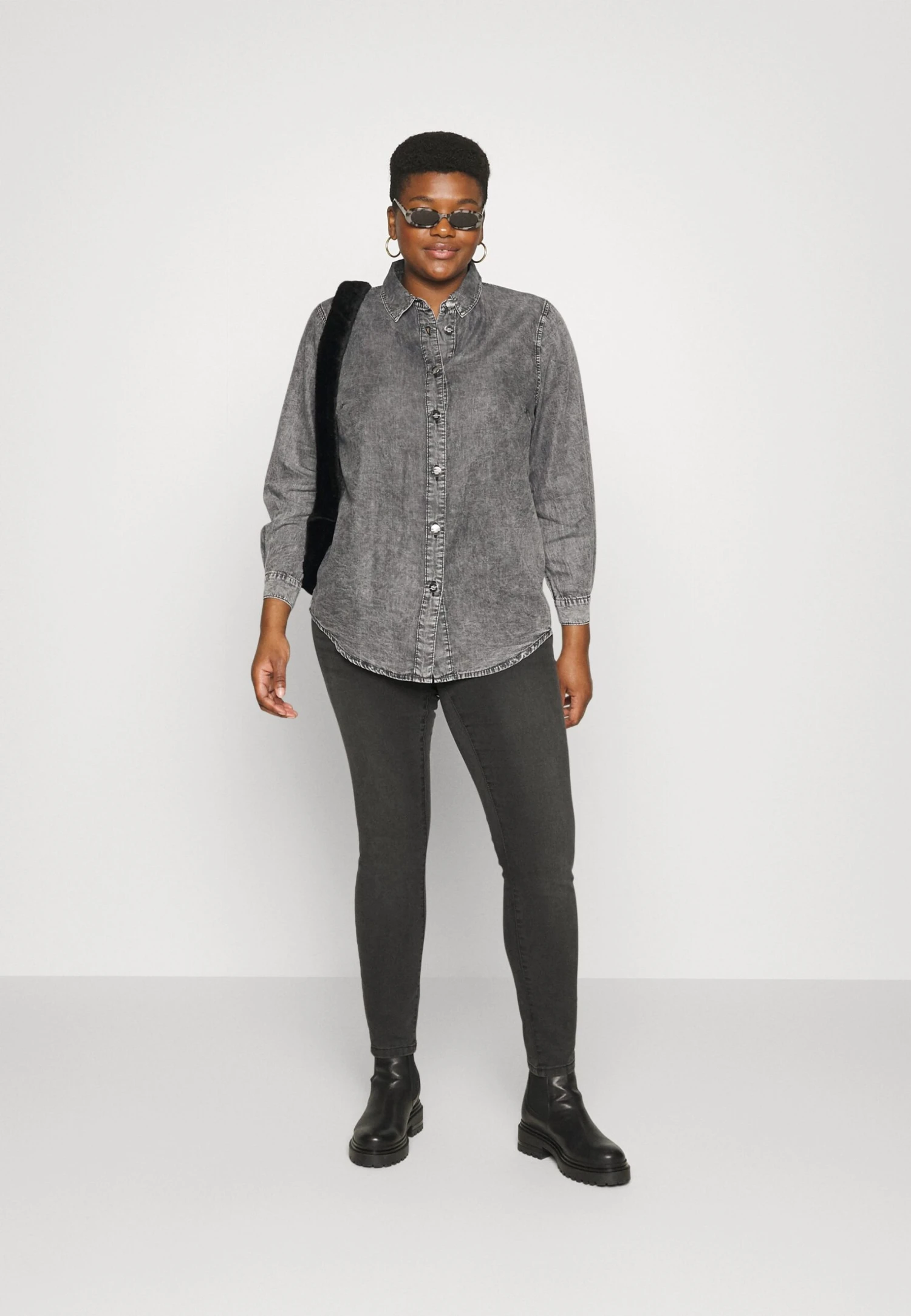 ONLY CARMAKOMA Carlea LifeCamiciaBlack Denim Donna Camicie E Bluse ONA21E0IZ-Q11 2 ONLY CARMAKOMA Carlea LifeCamiciaBlack Denim Donna Camicie E Bluse ONA21E0IZ-Q11 - immagine 2