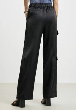 Con LacciPantaloni CargoNero Donna Pantaloni CSM21A01P-Q11 7 Con LacciPantaloni CargoNero Donna Pantaloni CSM21A01P-Q11 -Vendite Next 32c0db346bcb45c1aeeae47070536e5f