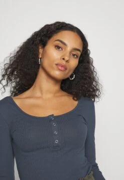 Pieces Petite PckitteMaglietta A Manica LungaOmbre Blue Donna T-shirt E Top PIT21D00K-K12 9 Pieces Petite PckitteMaglietta A Manica LungaOmbre Blue Donna T-shirt E Top PIT21D00K-K12 -Vendite Next 39b10b233e3840afbcfdb22bf3425df3