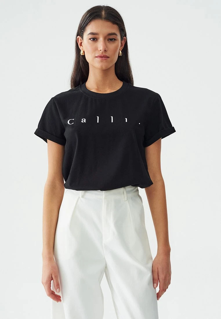 Calli Logo T-Shirt Con StampaBlackWhite Emb Donna T-shirt E Top CFY21D03B-Q11 1 Calli Logo T-Shirt Con StampaBlackWhite Emb Donna T-shirt E Top CFY21D03B-Q11