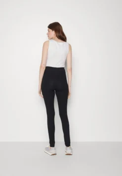 Mamalicious Mlemma Long 2 PackLeggingsBlack/Olive Donna Pantaloni M6429B09Z-Q11 -Vendite Next 41046b52c66546508a775eba4eb6ec8a scaled