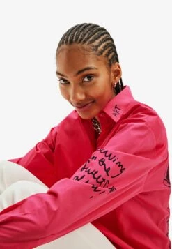Desigual Oversize FacesCamiciaPink Donna Camicie E Bluse DE121E0MB-J11 8 Desigual Oversize FacesCamiciaPink Donna Camicie E Bluse DE121E0MB-J11 -Vendite Next 43b2616470a246888de428ee8debc060