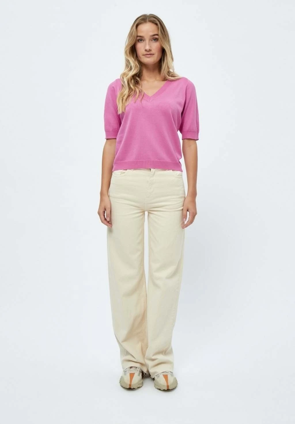 Minus Mimilla V- Neck Knit Tee 1T-Shirt BasicSuper Pink Donna T-shirt E Top M0721D01T-J11 2 Minus Mimilla V- Neck Knit Tee 1T-Shirt BasicSuper Pink Donna T-shirt E Top M0721D01T-J11 - immagine 2