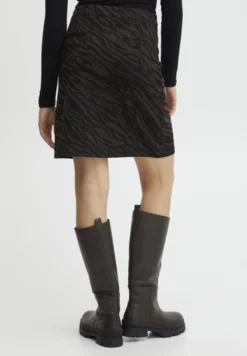 Ichi Ihkate Zebron SkGonna A PortafoglioCoffee Bean Donna Gonne IC221B07D-O11 -Vendite Next 46172386105645158b4b689fdbe43c4c scaled