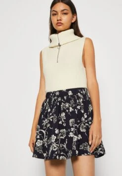 Vila Vidaisy Short SkirtGonna A CampanaNavy/White Donna Gonne V1021B102-K11 9 Vila Vidaisy Short SkirtGonna A CampanaNavy/White Donna Gonne V1021B102-K11 -Vendite Next 4707b96256554850a0ddf25239469098