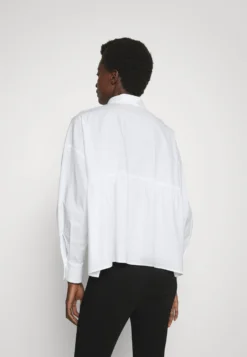 DRYKORN FlannaCamiciaWhite Donna Camicie E Bluse DR221E0AT-A11 9 DRYKORN FlannaCamiciaWhite Donna Camicie E Bluse DR221E0AT-A11 -Vendite Next 50197e4ef49e4c4cbbaab51654db5ee7 scaled