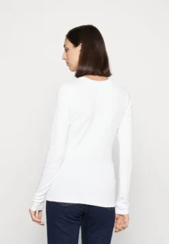 Vero Moda Tall Vmroma SlimMaglietta A Manica LungaBright White Donna T-shirt E Top VEB21D04P-A11 -Vendite Next 50d1e4499c654762939c08cdaded7a0b scaled