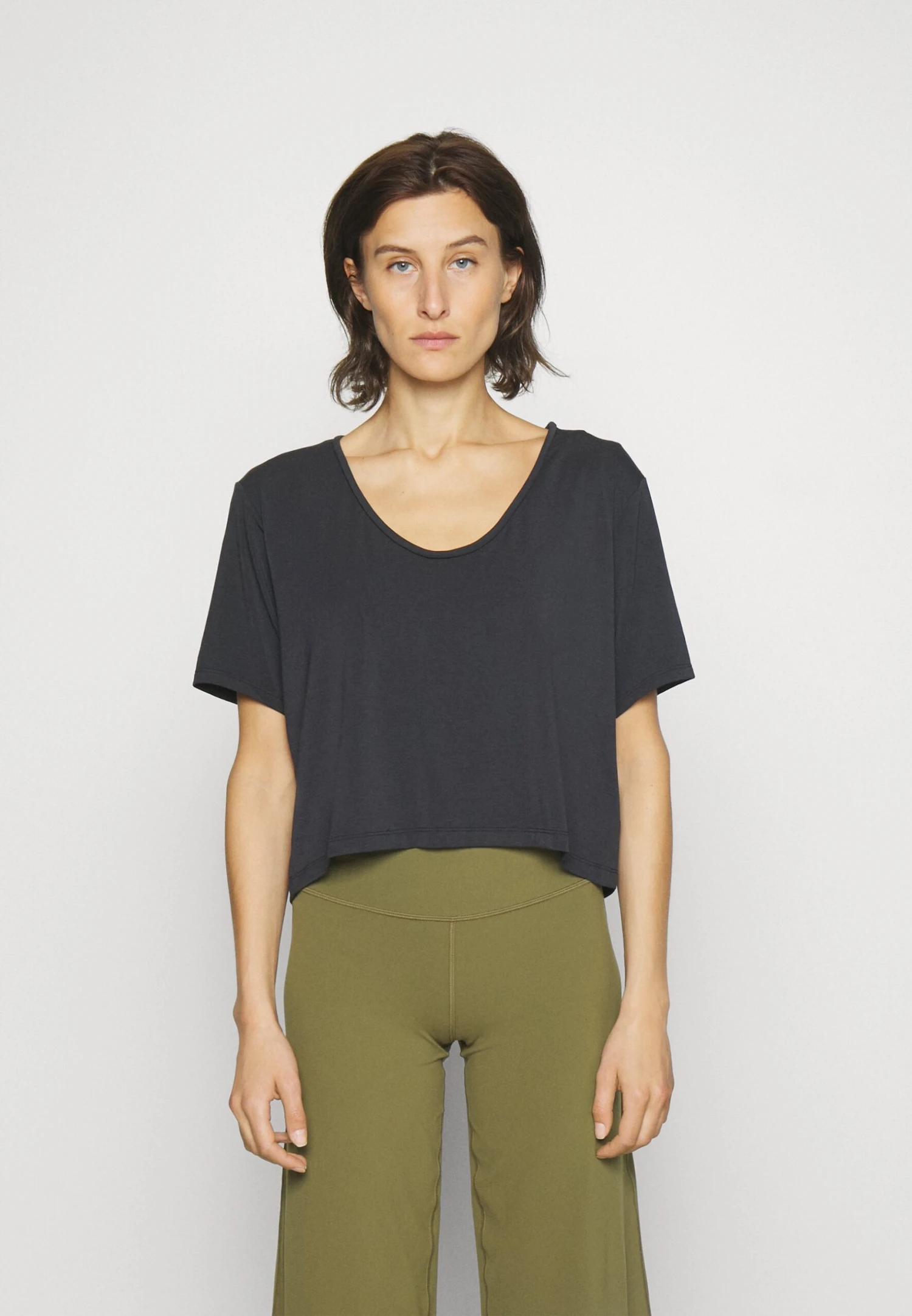 Athleta Essence Explore Crop TeeT-Shirt BasicBlack Donna T-shirt E Top ATI41D036-Q11 1 Athleta Essence Explore Crop TeeT-Shirt BasicBlack Donna T-shirt E Top ATI41D036-Q11