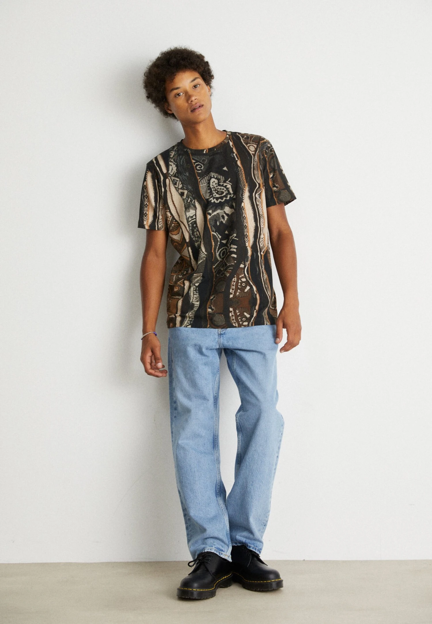 CARLO COLUCCI UnisexT-Shirt Con StampaBrown/Black/Offwhite Donna T-shirt E Top CAP21007W-Q11 2 CARLO COLUCCI UnisexT-Shirt Con StampaBrown/Black/Offwhite Donna T-shirt E Top CAP21007W-Q11 - immagine 2