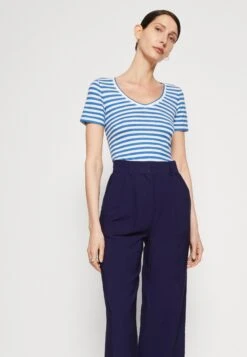 Marc O'Polo Short Sleeve V NeckT-Shirt Con StampaMulti/Summer Sky Donna T-shirt E Top MA321D1F7-K11 -Vendite Next 5d2a25967d2343949fe7d58cfbd2739f