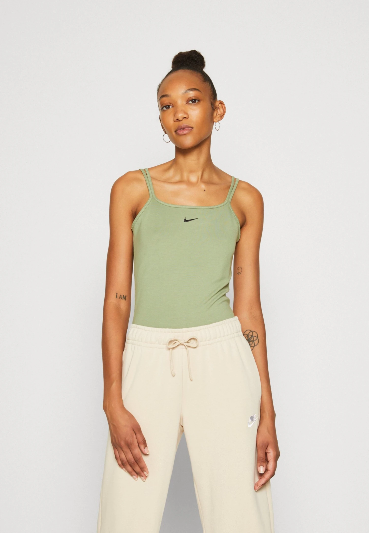 Nike Sportswear Bodysuit CamiTopOil Green/Black Donna T-shirt E Top NI121D0TH-M11 1 Nike Sportswear Bodysuit CamiTopOil Green/Black Donna T-shirt E Top NI121D0TH-M11