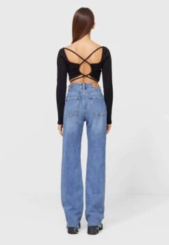 Stradivarius Mit Schnalle Am Rücken Maglietta A Manica LungaBlack Donna T-shirt E Top STH21D11V-Q11 -Vendite Next 5e5fdaafc4d748f79e566b621b64cefc