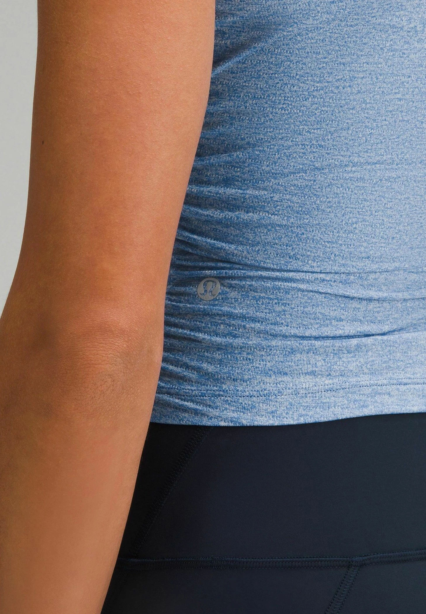 Lululemon License To Tight-Fit TankTopHeathered Pipe Dream Blue Donna T-shirt E Top LLS41D01N-K11 5 Lululemon License To Tight-Fit TankTopHeathered Pipe Dream Blue Donna T-shirt E Top LLS41D01N-K11 - immagine 5