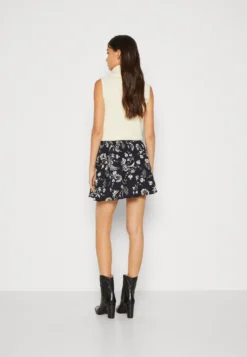 Vila Vidaisy Short SkirtGonna A CampanaNavy/White Donna Gonne V1021B102-K11 -Vendite Next 661ba580b50a44e6ada8a146896772d9 scaled