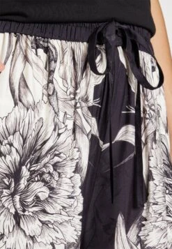 AllSaints Tyler Pattie TrousersPantaloniEcru White Donna Pantaloni A0Q21A03Z-A11 -Vendite Next 6baca6f7c4f74996a4fd99d05efcec31