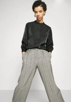 DKNY Baloon Sleeves ShirtCamicettaBlack Donna Camicie E Bluse DK121E05B-Q11 -Vendite Next 6cb142b5016349eebb765e6613b78aac