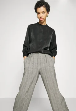 DKNY Baloon Sleeves ShirtCamicettaBlack Donna Camicie E Bluse DK121E05B-Q11 -Vendite Next 6cb142b5016349eebb765e6613b78aac scaled