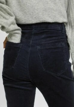 Edc By Esprit Mit -Schnitt Und Hohem BundPantaloniNavy Donna Pantaloni ED121A0NX-K11 13 Edc By Esprit Mit -Schnitt Und Hohem BundPantaloniNavy Donna Pantaloni ED121A0NX-K11 -Vendite Next 6ea528e2ca2e4f358d2d8215f54df5de