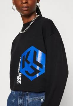 Karl Lagerfeld Jeans Cropped MonogramFelpaBlack Donna Felpe K3W21J00F-Q11 -Vendite Next 72fc26efea5044a9b02672263fb1701f scaled